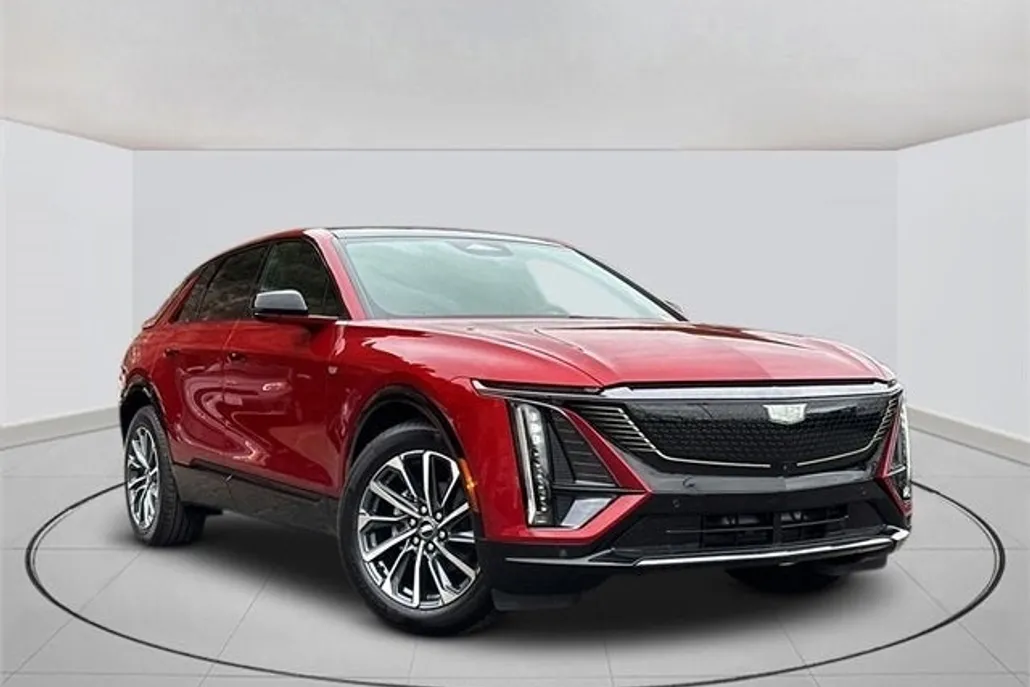 2025 Cadillac Lyriq Sport photo 1