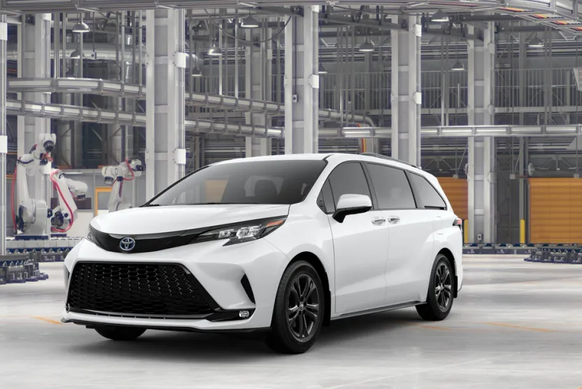 2025 Toyota Sienna XSE photo 1