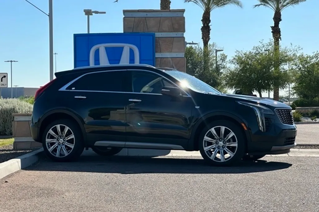 2019 Cadillac XT4 Premium Luxury photo 1