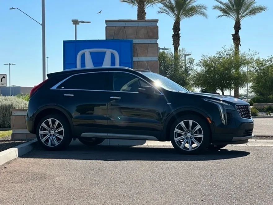 2019 Cadillac XT4 Premium Luxury photo 1