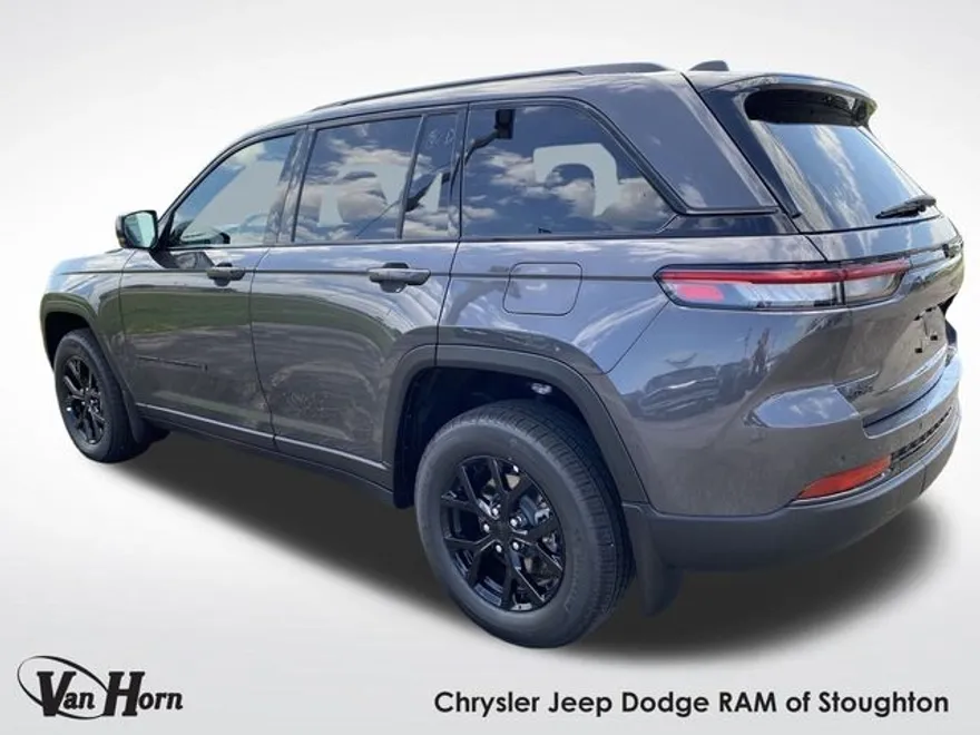 2025 Jeep Grand Cherokee Laredo photo 1