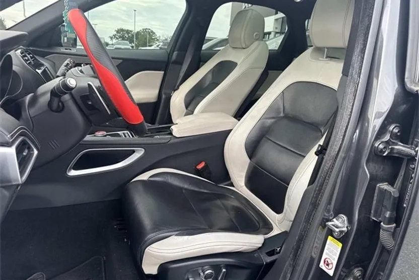 2018 Jaguar F-PACE S photo 1