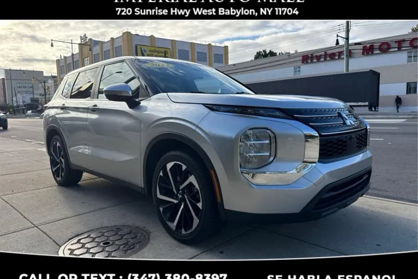 2022 Mitsubishi Outlander ES photo 1