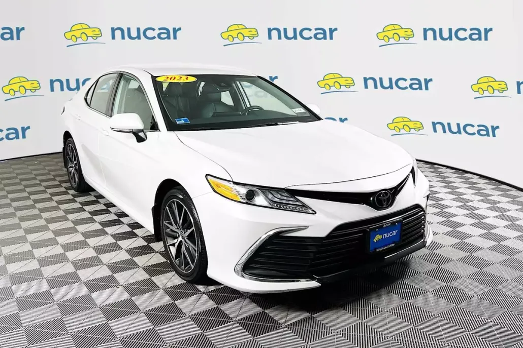 2023 Toyota Camry XLE photo 1