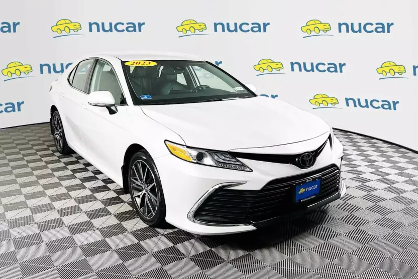 2023 Toyota Camry XLE photo 1
