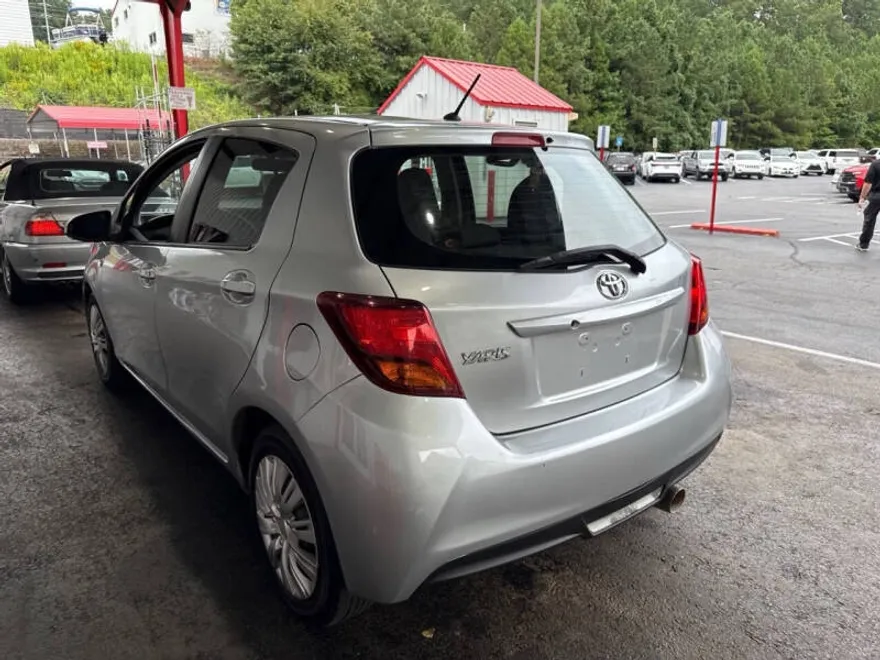 2015 Toyota Yaris SE photo 1