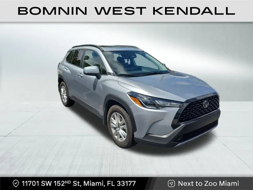 2024 Toyota Corolla Cross LE photo 1