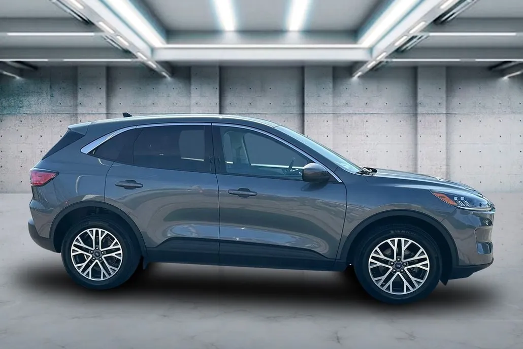 2022 Ford Escape SEL photo 1