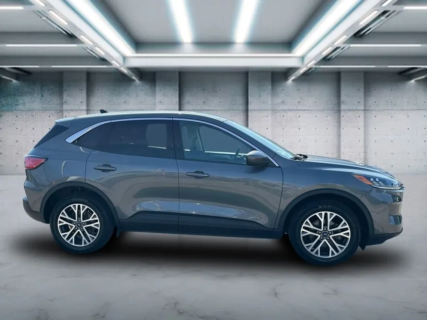 2022 Ford Escape SEL photo 1