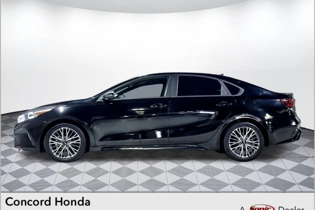 2023 Kia Forte GT-Line photo 1