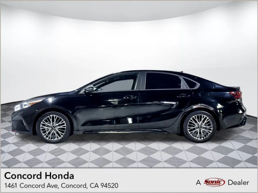 2023 Kia Forte GT-Line photo 1