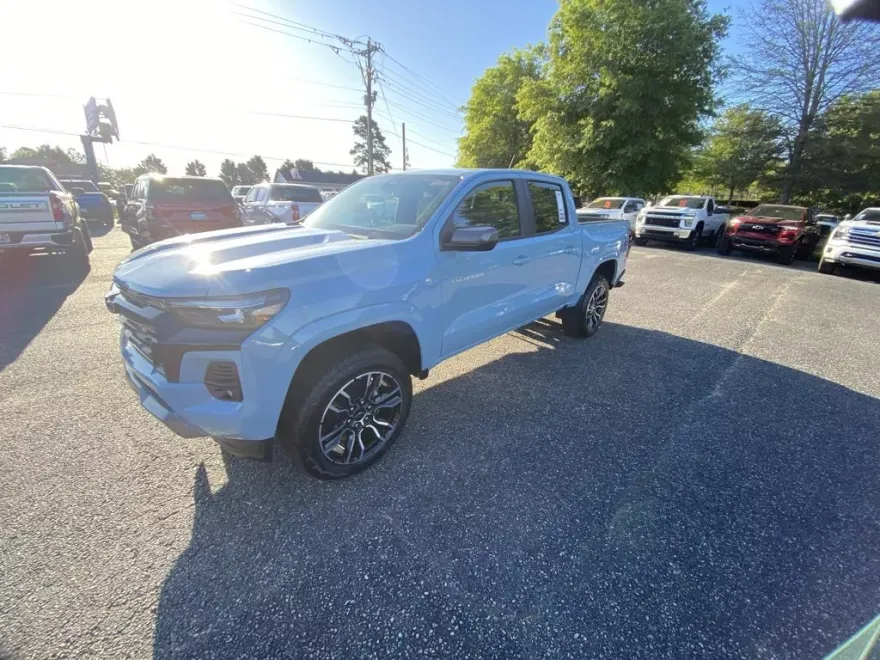 2025 Chevrolet Colorado Z71 photo 1