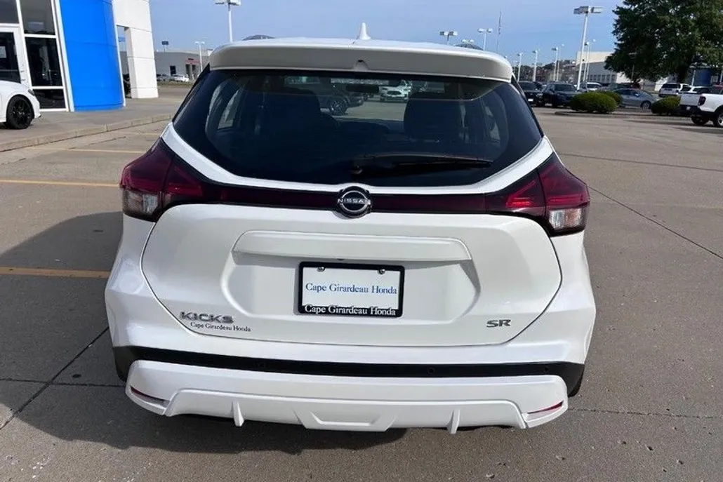 2024 Nissan Kicks SR photo 1