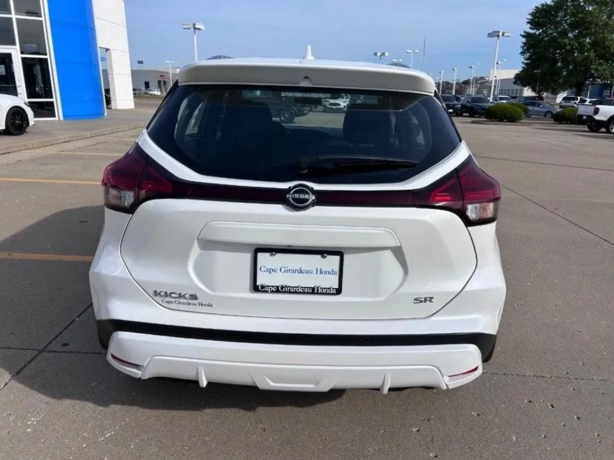 2024 Nissan Kicks SR photo 1