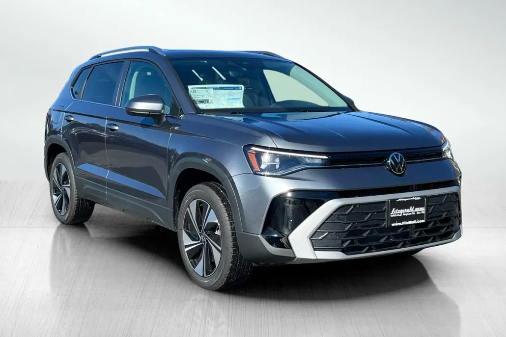 2025 Volkswagen Taos SE photo 1