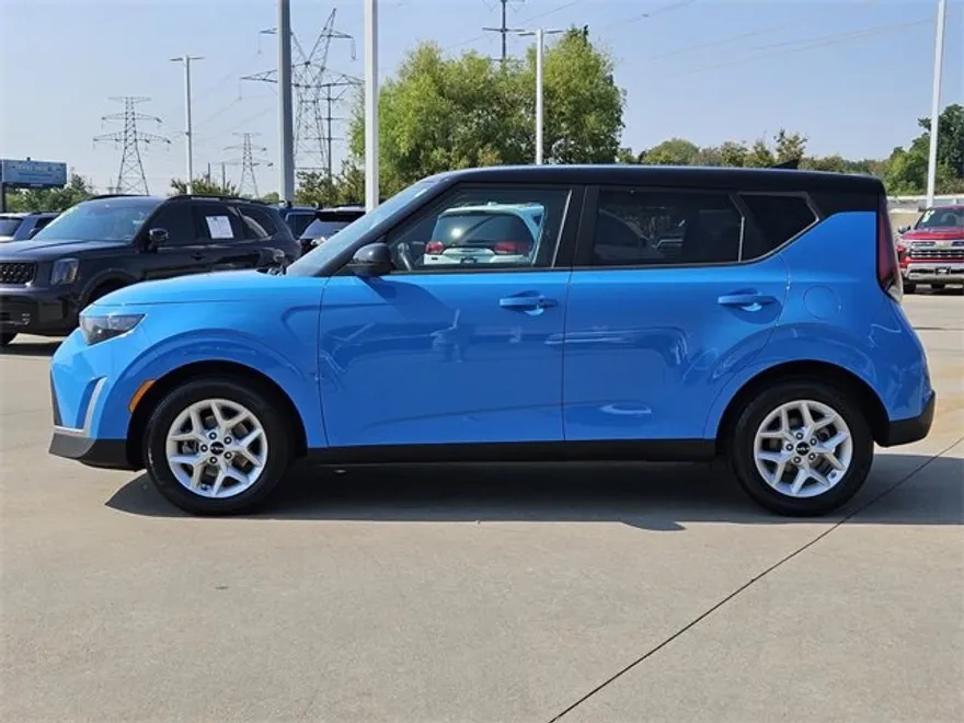 2023 Kia Soul S photo 1