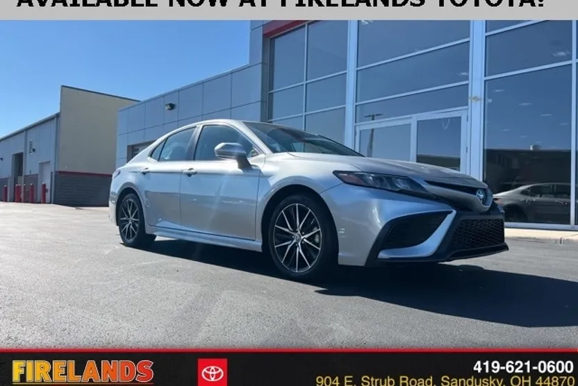 2024 Toyota Camry SE photo 1