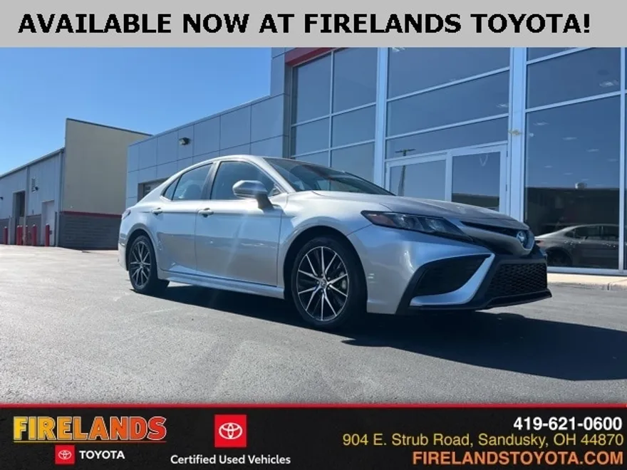2024 Toyota Camry SE photo 1