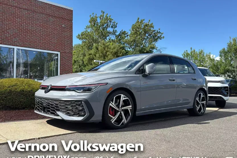 2025 Volkswagen Golf GTI SE photo 1