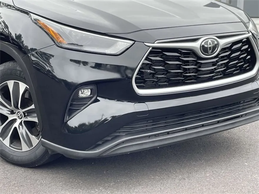 2023 Toyota Highlander L photo 1