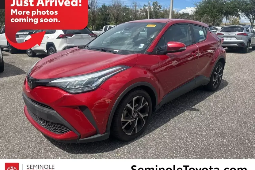 2021 Toyota C-HR XLE photo 1