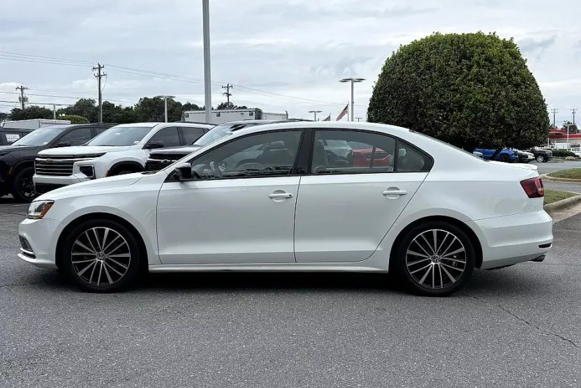 2017 Volkswagen Jetta 1.8T Sport photo 1