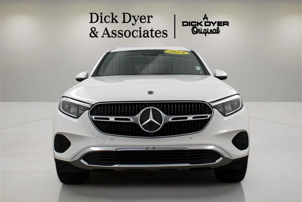 2024 Mercedes Benz GLC 300 4MATIC photo 1