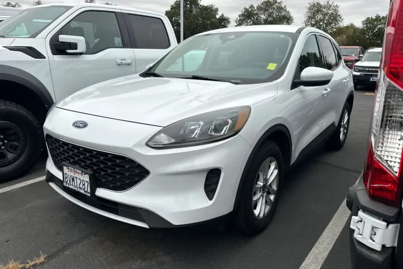 2020 Ford Escape SE photo 1