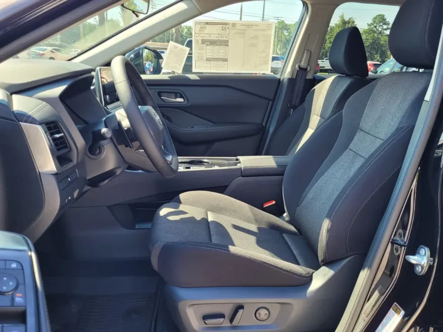 2026 Nissan Rogue SV photo 1