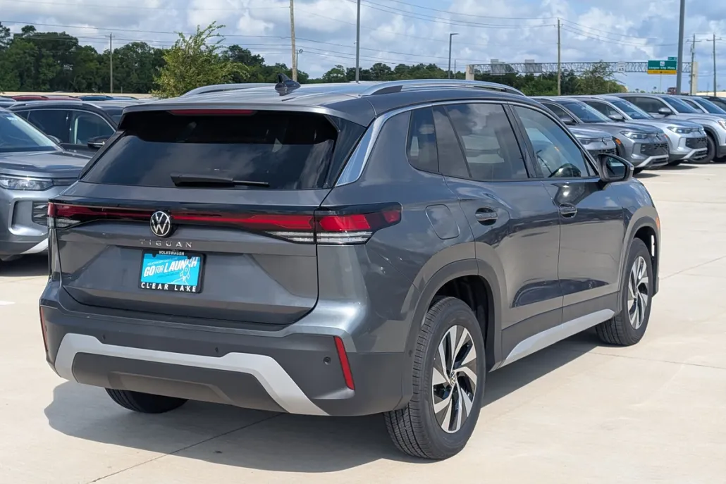 2025 Volkswagen Tiguan S photo 1