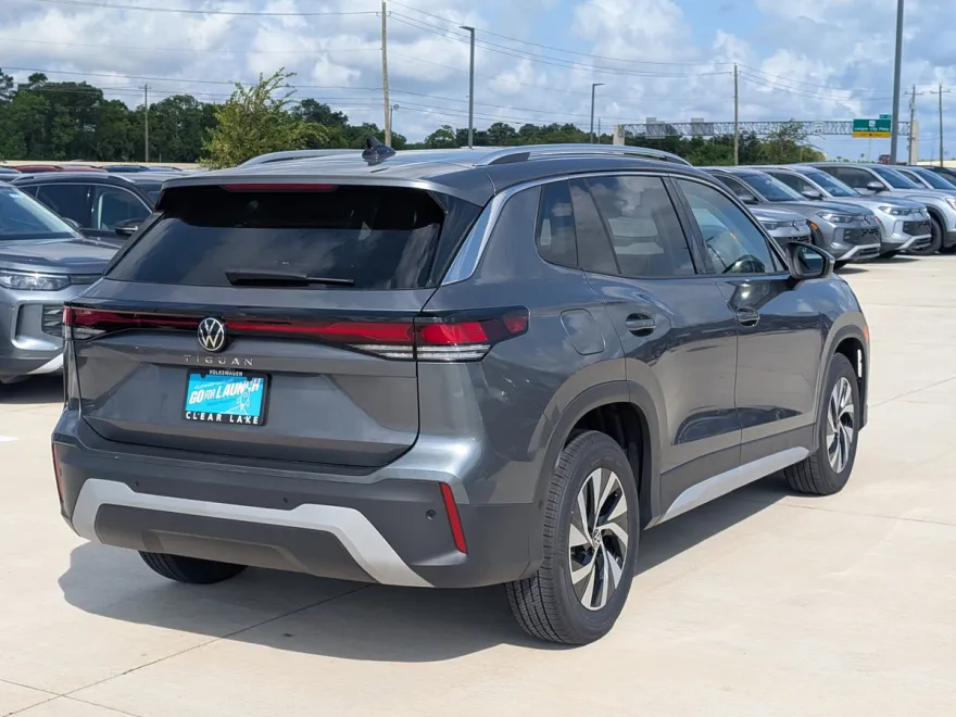 2025 Volkswagen Tiguan S photo 1