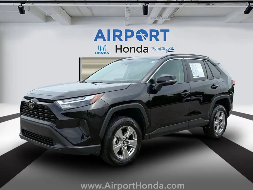 2024 Toyota RAV4 XLE photo 1