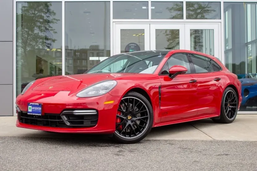 2022 Porsche Panamera Sport Turismo GTS photo 1