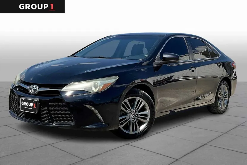 2016 Toyota Camry SE photo 1