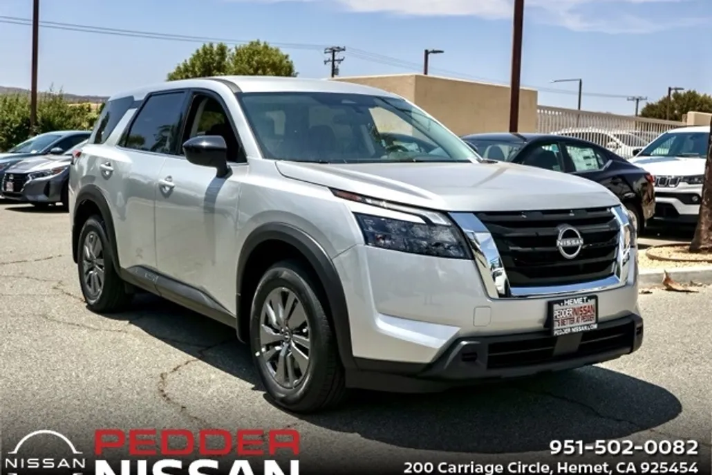 2025 Nissan Pathfinder S photo 1
