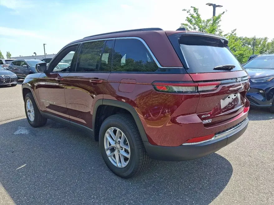 2025 Jeep Cherokee Laredo photo 1