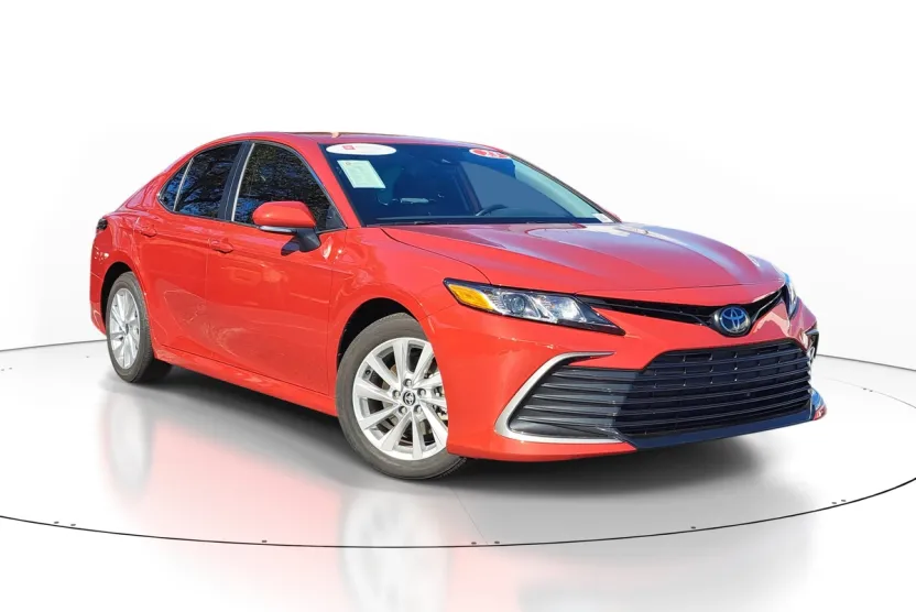 2023 Toyota Camry LE photo 1