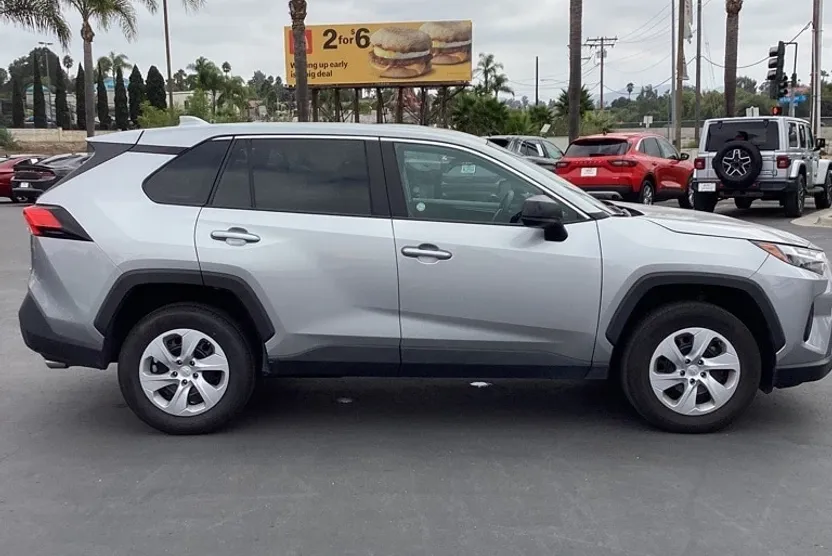 2024 Toyota RAV4 LE photo 1
