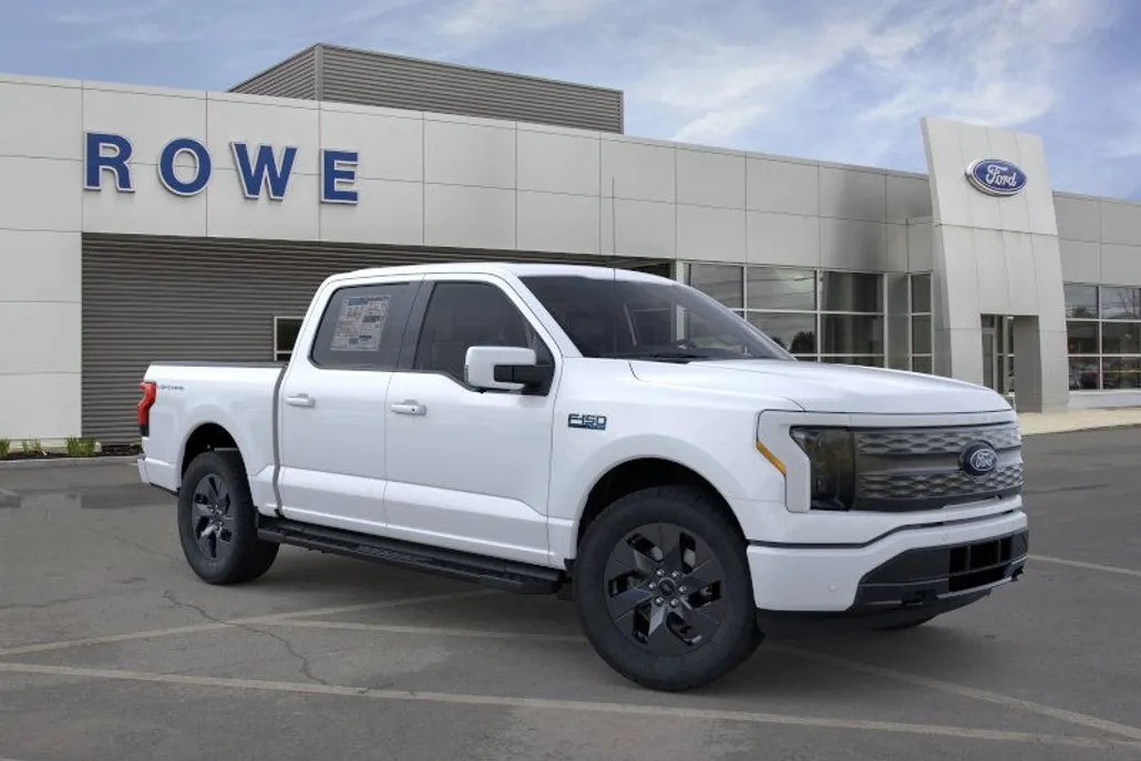 2025 Ford F-150 Lightning Lariat photo 1