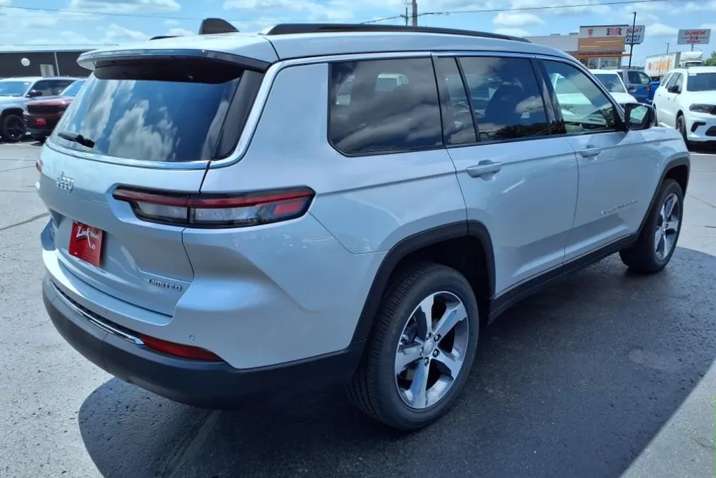 2025 Jeep Grand Cherokee Limited photo 1