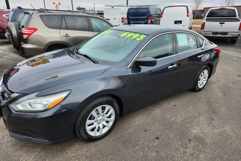 2017 Nissan Altima 2.5 photo 1