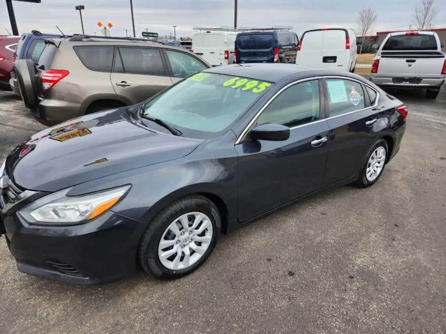 2017 Nissan Altima 2.5 photo 1