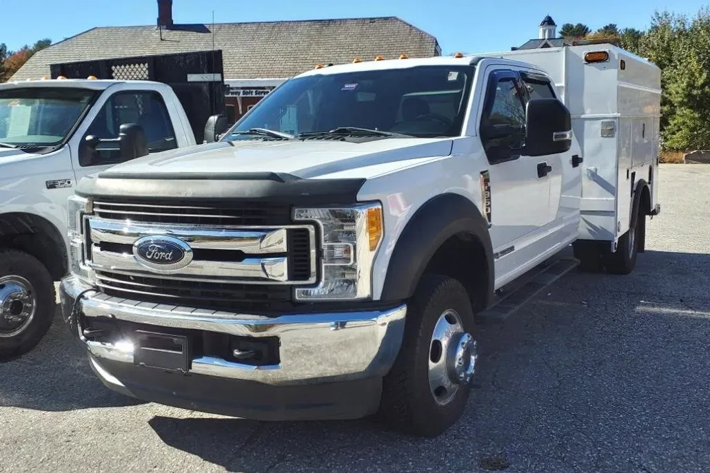 2017 Ford F-350 XLT photo 1