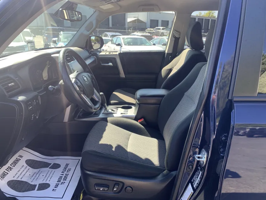 2022 Toyota 4Runner SR5 photo 1