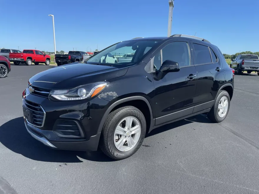 2022 Chevrolet Trax LT photo 1