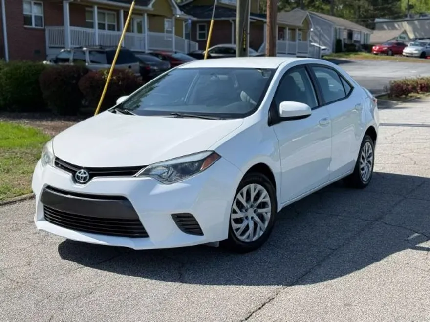 2016 Toyota Corolla LE photo 1