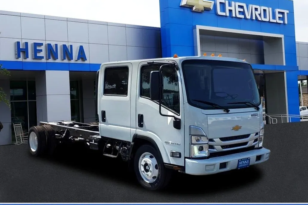 2025 Chevrolet Silverado 4500HD Base photo 1