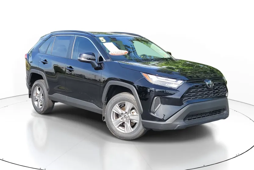 2025 Toyota RAV4 XLE photo 1