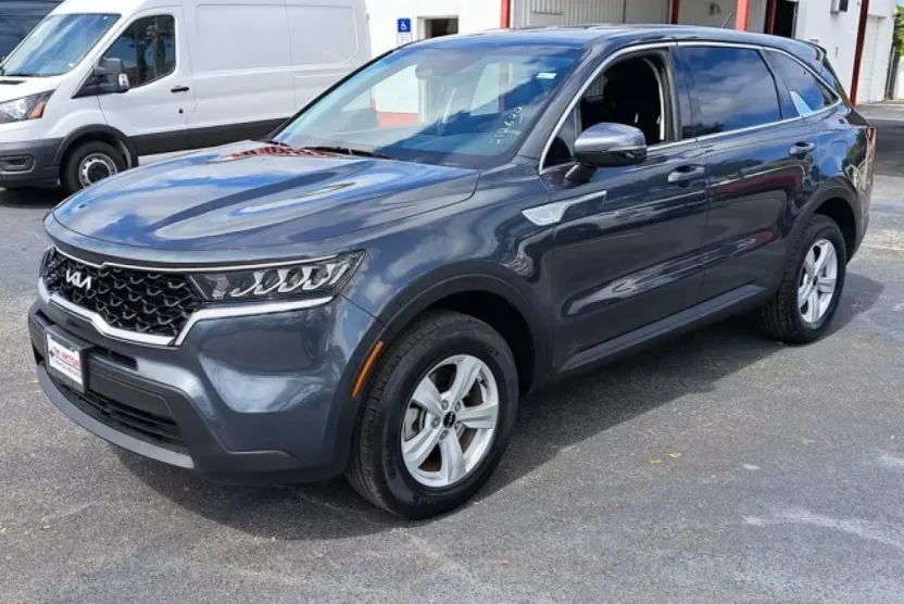 2023 Kia Sorento LX photo 1