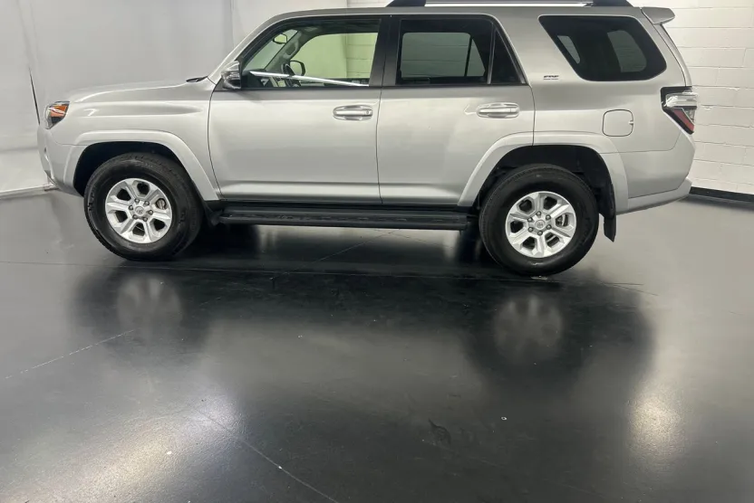 2024 Toyota 4Runner SR5 Premium photo 1